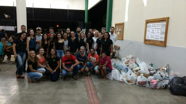 Acadêmicos de Direito do 1º semestre arrecadam alimentos para projeto social
