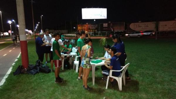 Acadêmicos de Educação Física desenvolvem projeto à população