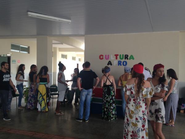 Acadêmicos realizam atividade da disciplina Cultura Afro-Brasileira