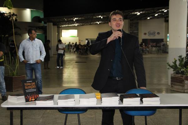 Professor do curso de direito lança o livro Teoria das Sujeições