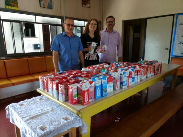 Faculdade FASIPE entrega donativos do Vestibular Solidário para Apae