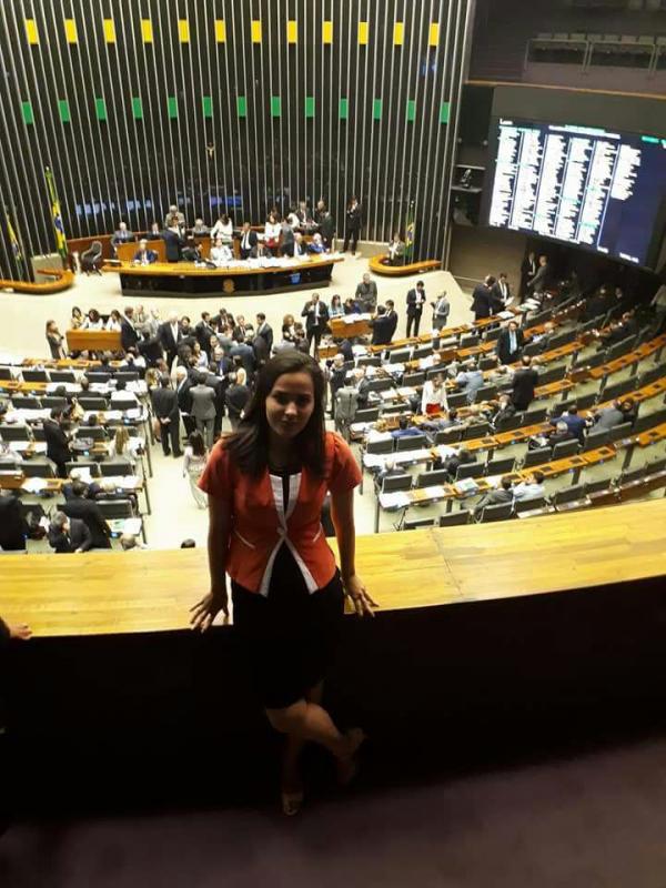 Acadêmica de Direito da FASIPE participa de estágio-visita na Câmara dos Deputados