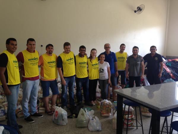 Projeto Engenheiro Solidário da Faculdade FASIPE entrega donativos