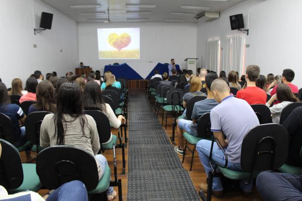 Acadêmicos participam de palestra sobre o projeto Floresta Urbana
