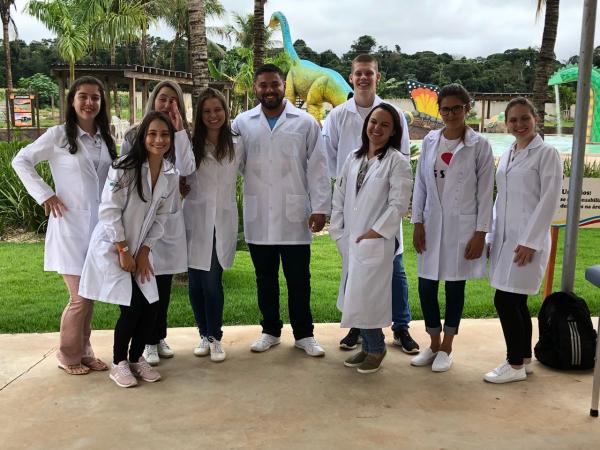 Fisioterapia da Fasipe realiza ação em acqua park