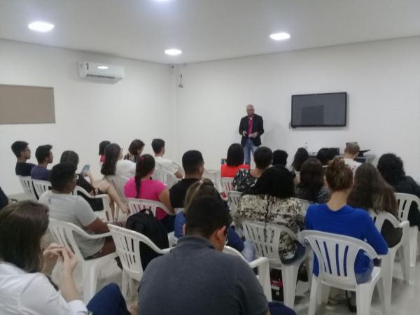 Palestra sobre segurança digital na IX Semana de Jornalismo 