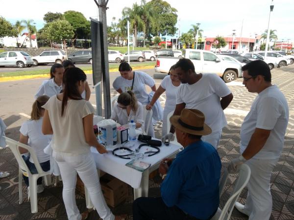 Curso de Farmácia da Fasipe participa de atividade sobre uso racional de medicamentos