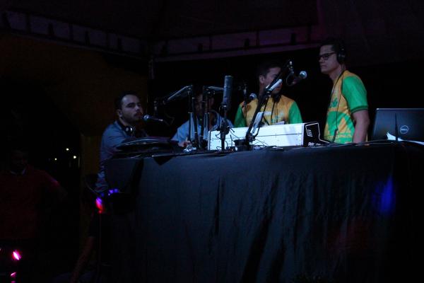 Palco principal da Festa do Milho é comandado por acadêmicos de Jornalismo