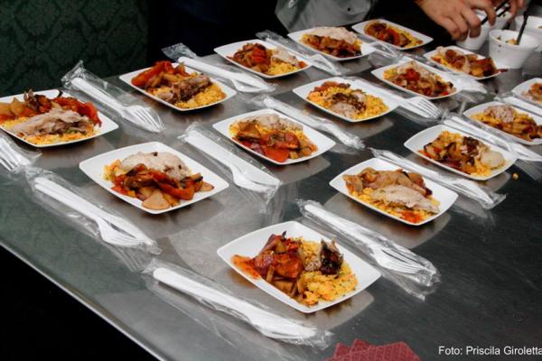 Acadêmicos de Gastronomia produzem preparações diferenciadas a convidados