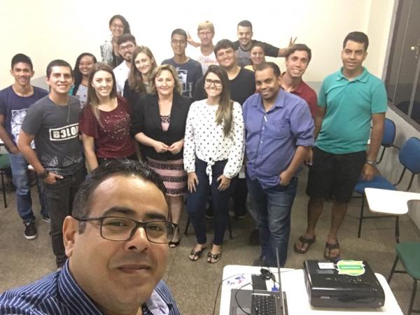Secretária de Meio Ambiente palestra para alunos de Jornalismo