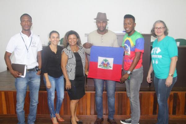 Acadêmicos da Fasipe participam de palestra sobre Política de Acolhimento aos Imigrantes
