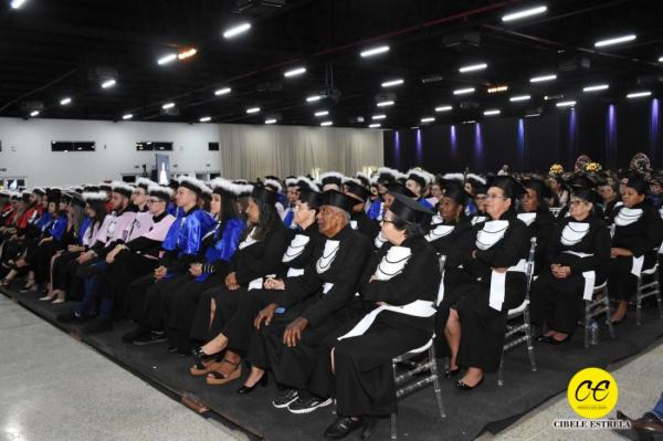 Faculdade FASIPE realiza colação de grau de 500 acadêmicos