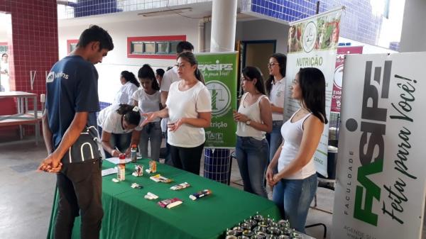 Acadêmicos de Farmácia participam do programa Multi Saúde