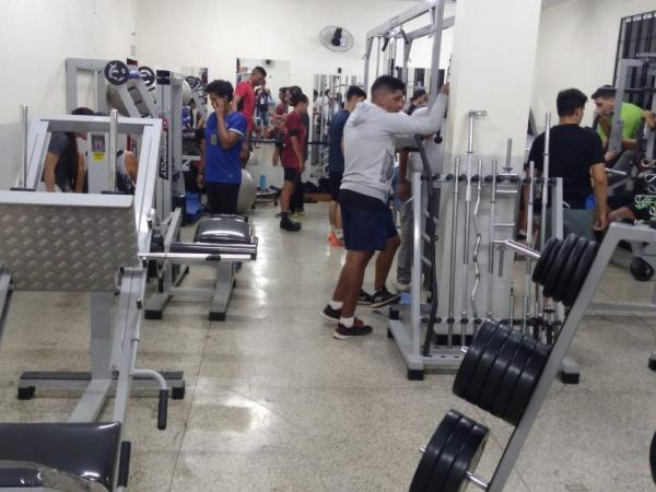 Estudantes de educação física participam de projeto com deficientes visuais 