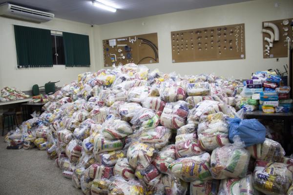 Batalha dos Cursos arrecada mais de 20 toneladas de alimentos que serão doadas para sociedade.