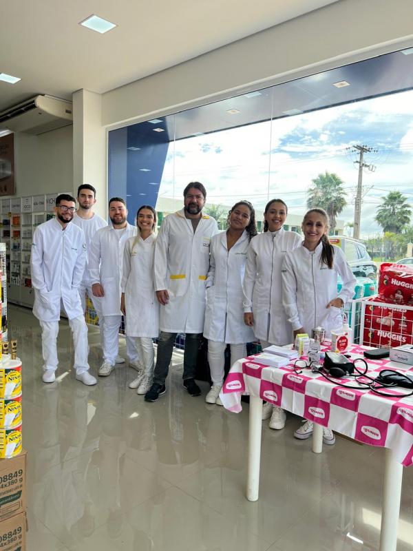 Acadêmicos de Farmácia realizam ação em inauguração, e oferecem atendimentos gratuitos á população