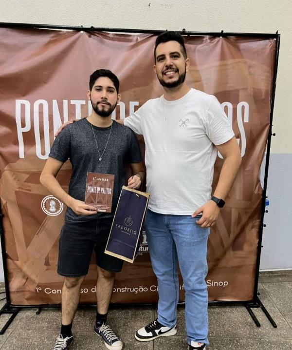 ENG. CIVIL: Competição de Pontes de Palito entre alunos, agita saguão do Florença.