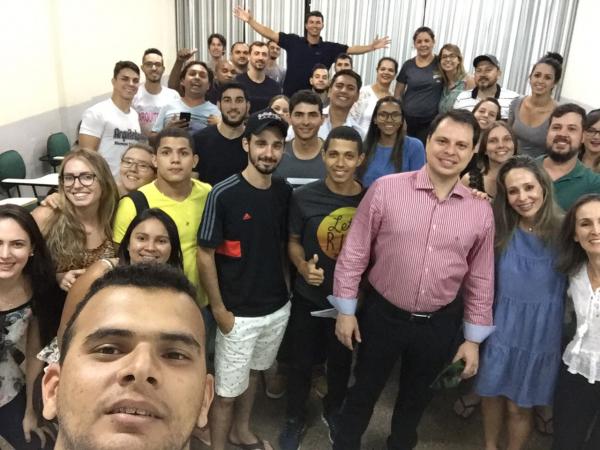 Acadêmicos do 7º semestre de Arquitetura e Urbanismo participam de debate