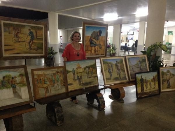 Artista plástica Mari Bueno faz exposição em telas na FASIPE