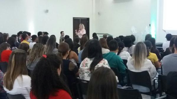 Público se anima com a palestra inteligência emocional e roda de discussão dos cursos