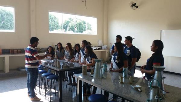 Terceiro ano da Escola Renne Menezes (Camping Clube) realiza visita técnica na FASIPE