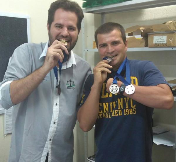 Acadêmico de Direito conquista medalhas em campeonato de natação