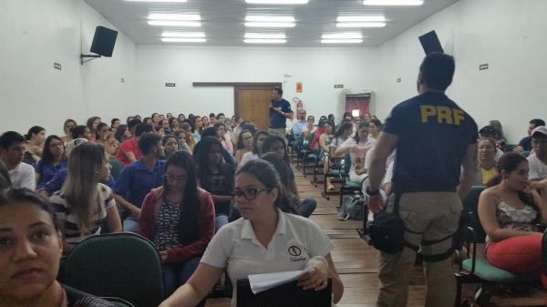 PRF realiza palestra sobre trânsito na Fasipe