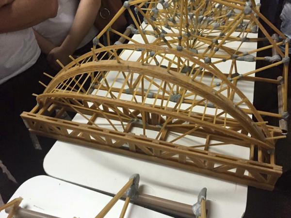 Estudantes participam do 1º Desafio de Ponte de Macarrão