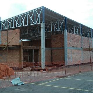 Estudantes desenvolvem o projeto de construção de laboratórios