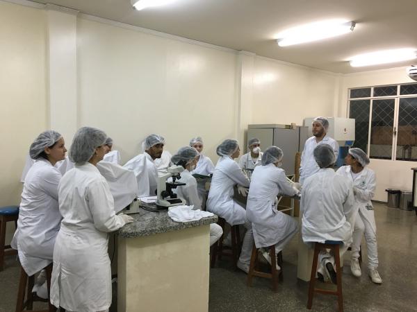 Alunos do 7º e 8ª semestres de Biomedicina participam de Estágio em Microbiologia