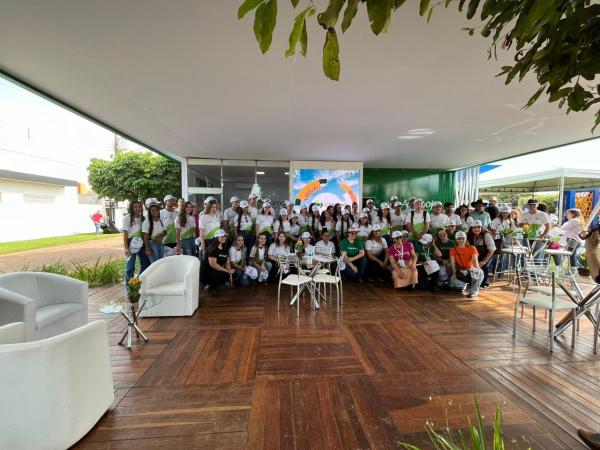 NORTE SHOW: Acadêmicos de Agronomia, visitam stands da feira no primeiro dia de evento